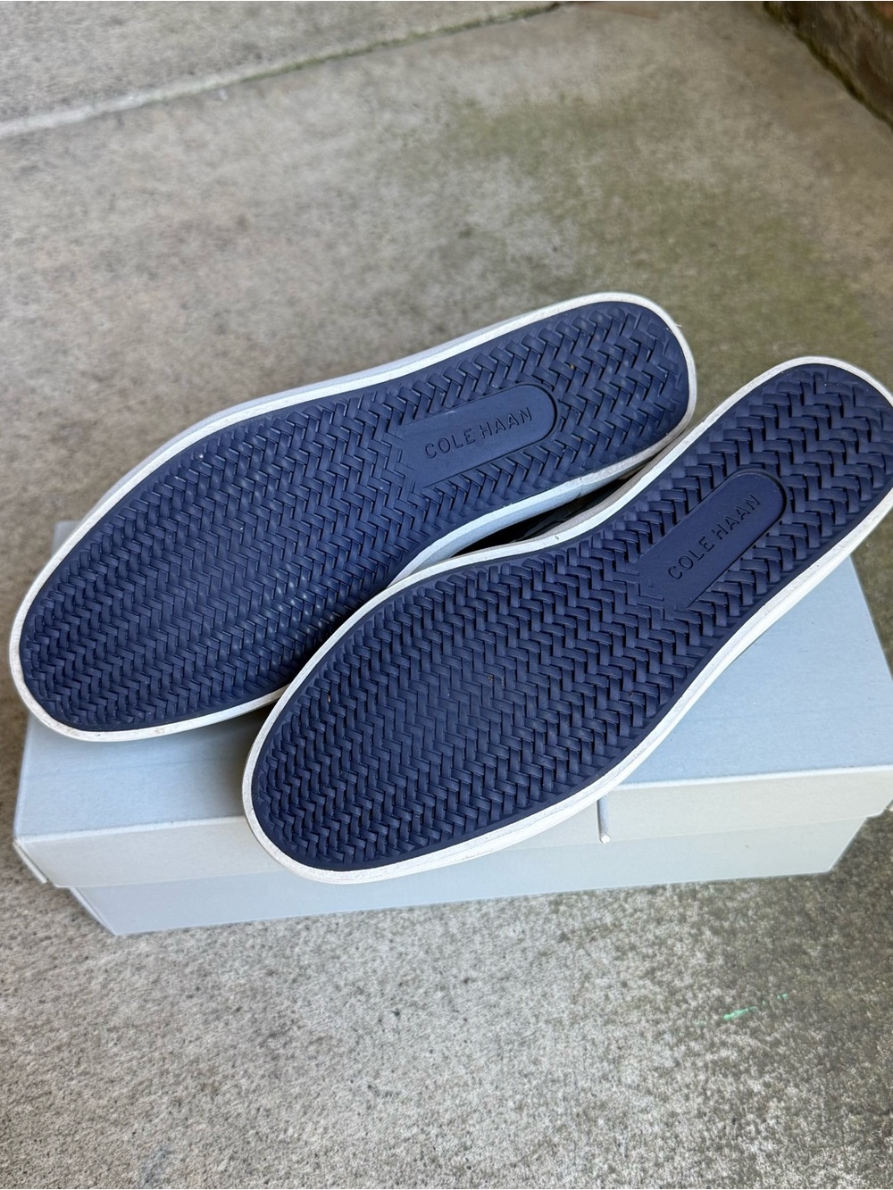 New Cole Haan Glossy Navy Patent Loafers with White Laces size 7B - Picture 6 of 10